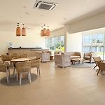 Laguna, piscina y playa en Baía Kristal Cartagena