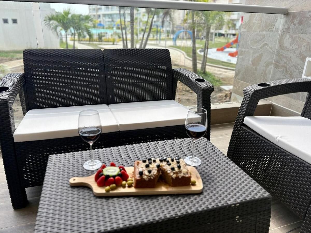 Laguna, Piscina Y Playa En Baía Kristal Cartagena
