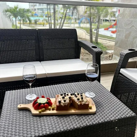 Laguna, Piscina Y Playa En Baía Kristal Cartagena
